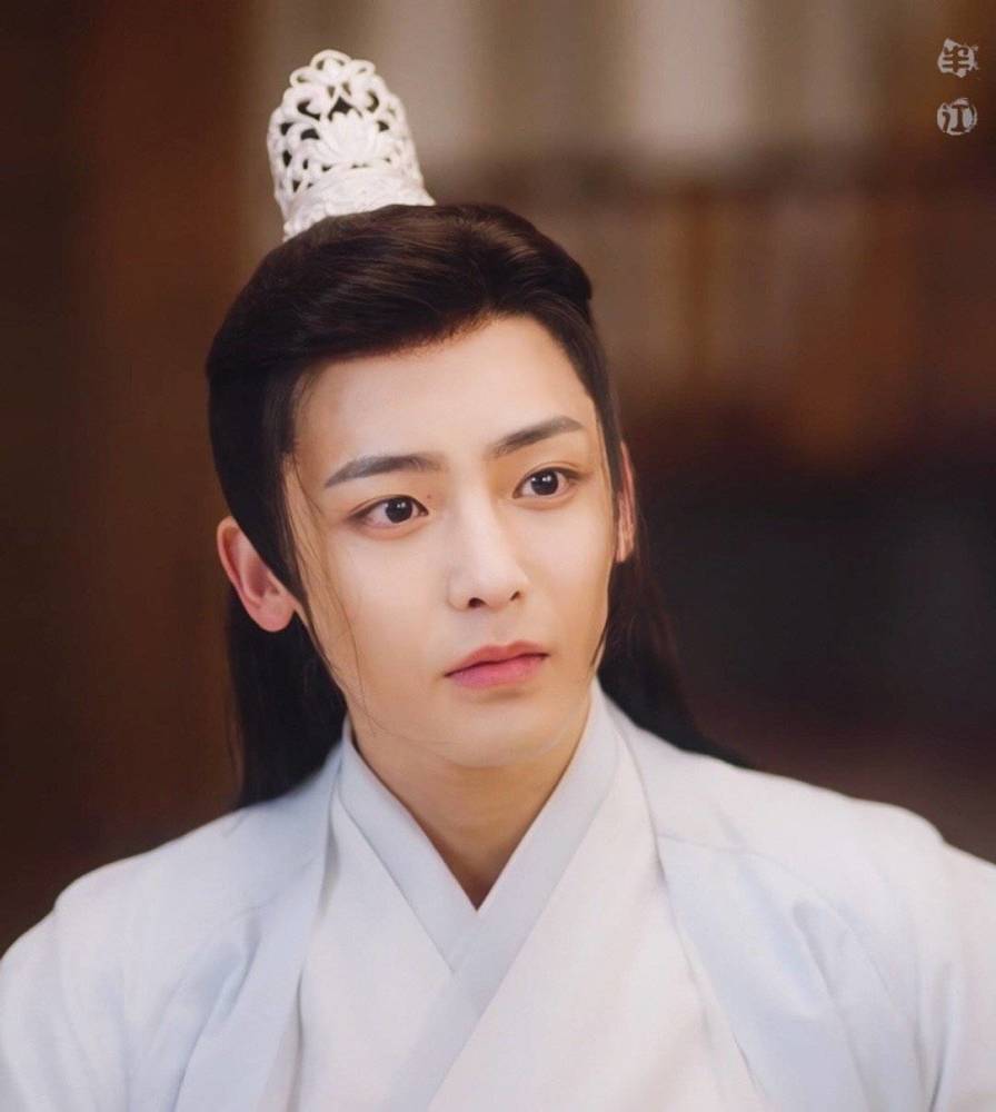 容瑕为班婳下跪荣华夫妇这种为彼此牺牲的神仙爱情看得人太揪心