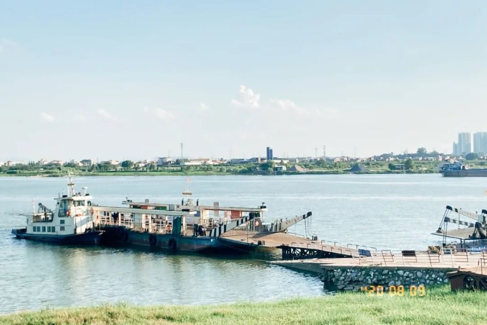 这个位于三水沙头的渡船码头,每一个位置都充满复古工业风feel~~特别