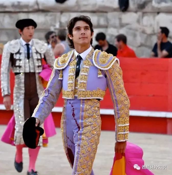 cordoba有一家斗牛士服装博物馆,会刷新你对这种服装的精巧奢华程度的