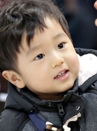 高志溶公开幸福结婚照 两人恋爱时超浪漫 医生妻子是美女学霸_腾讯新