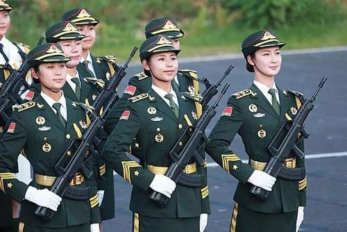 男军人的妻子叫军嫂,那女军人的老公叫啥?不要再叫错了