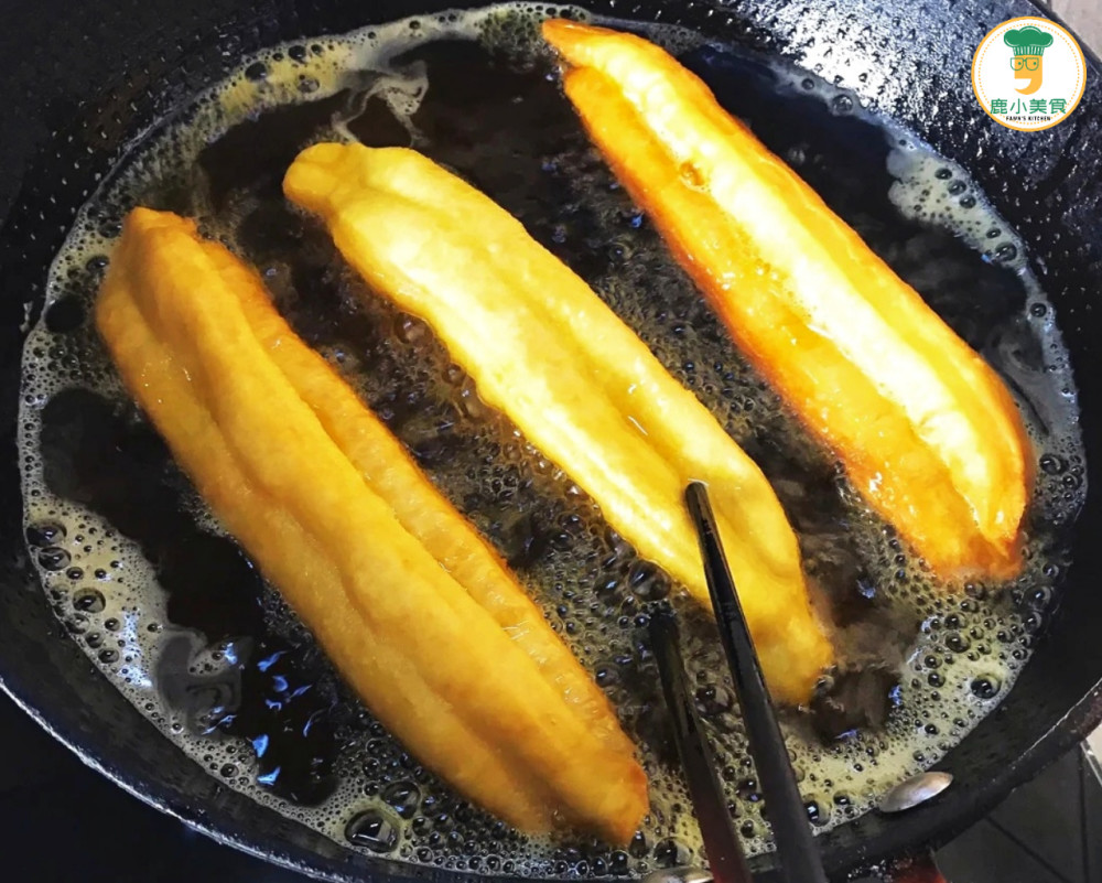 春节早餐怎能少了炸油条,牢记3个窍门,油条酥脆蓬松,美味满足_腾讯