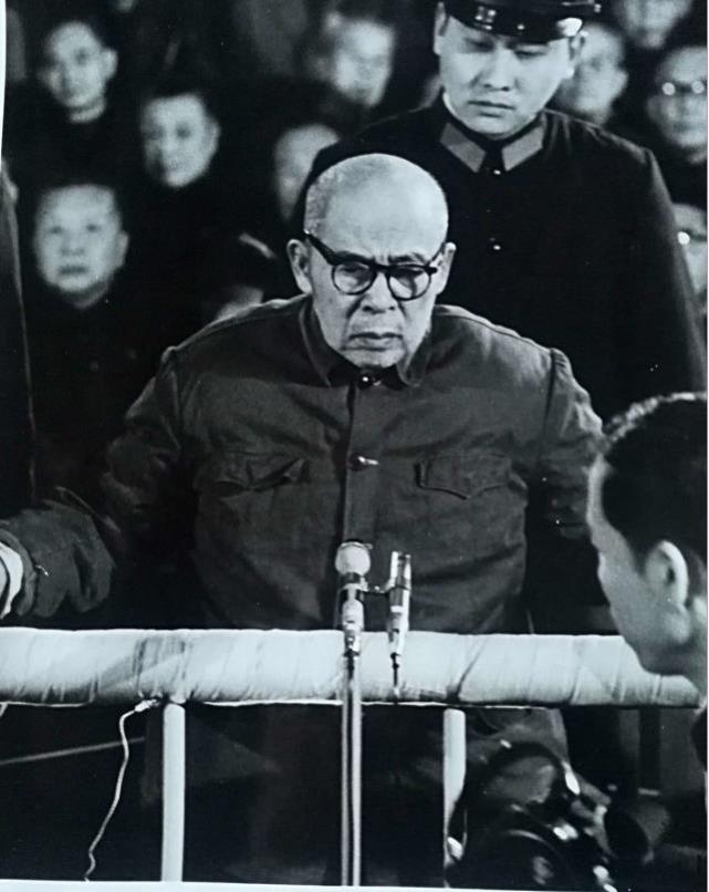 伯达姓陈,走出秦城后,他提出一个要求:给我一点钱,我想吃水果|陈晓农