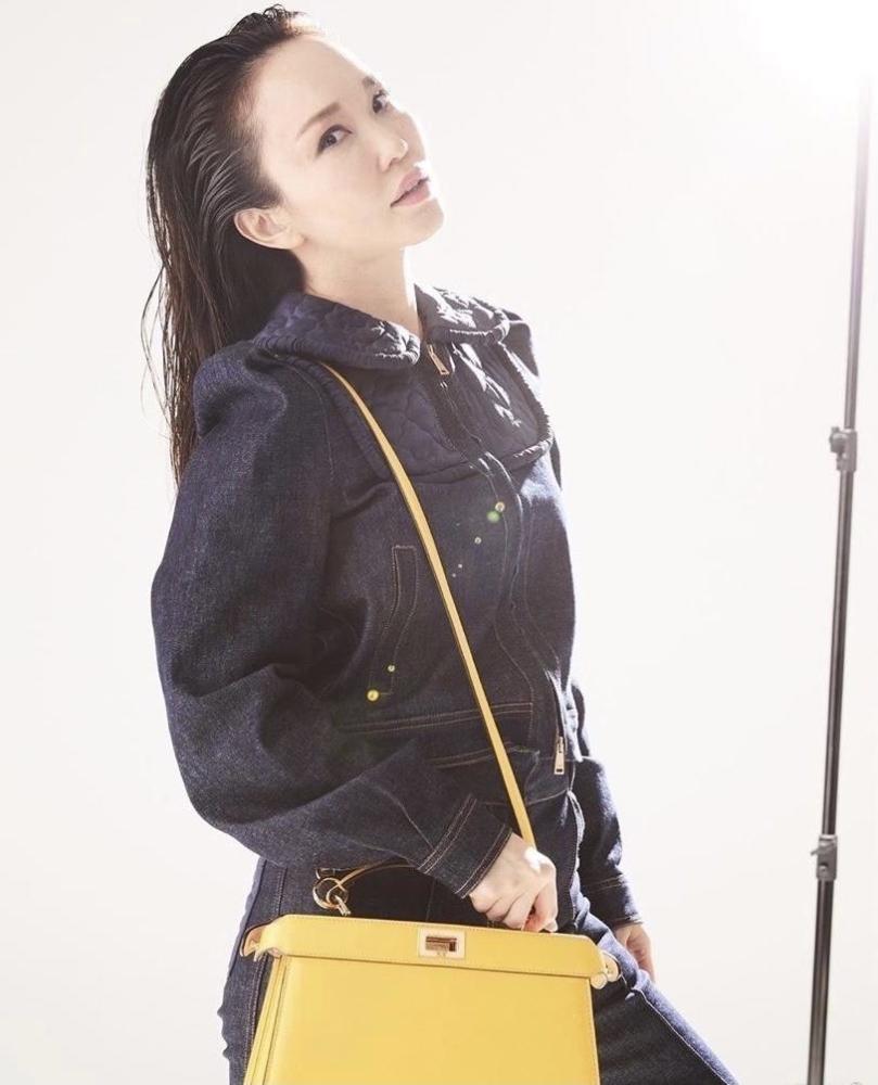 新加坡第一美女范文芳身材惊艳,穿橙色连衣裙配长筒靴,时髦大气_腾讯