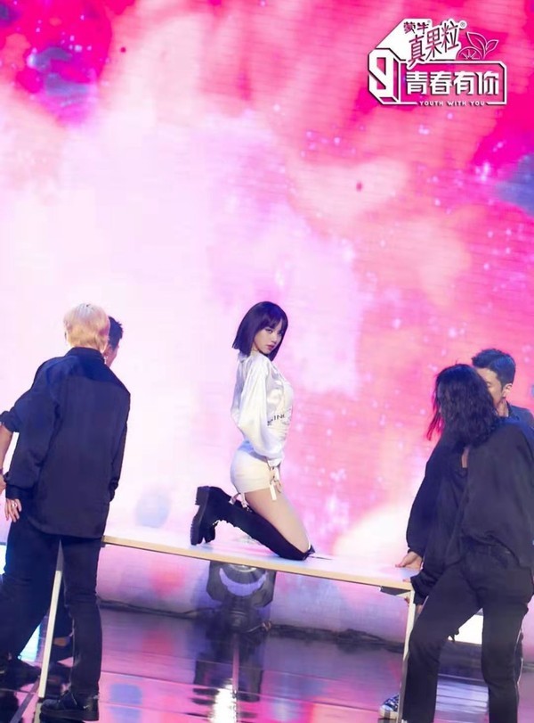 Lisa哪吒头亮相节目，身材比例招人嫉妒，网友：她就是节目最大亮点_腾讯新闻