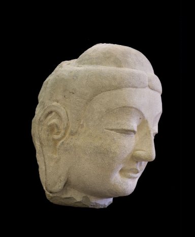 此佛头切割自8号窟的中心支柱南侧,现藏于日本大阪市立美术馆.