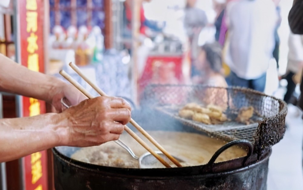 血液黏稠|血液粘稠的人，脸上会有4个信号发出，若一个没有，血液还算畅通