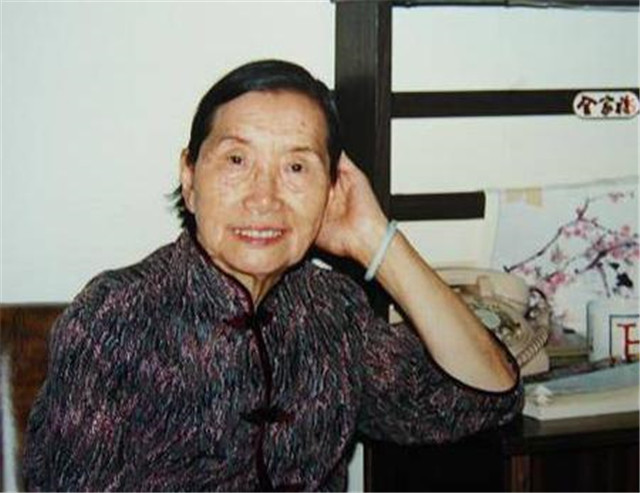 谢冰莹两度从军三次入狱四次逃婚晚年漂泊最后客死美国