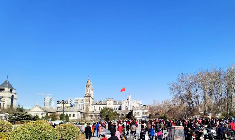 山东好景|大年初五,济南洪楼广场热闹祥和_腾讯新闻