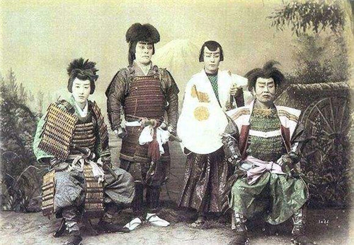 古代日本人究竟是不是1米5?这组当年的武士旧照,简直是惨不忍睹