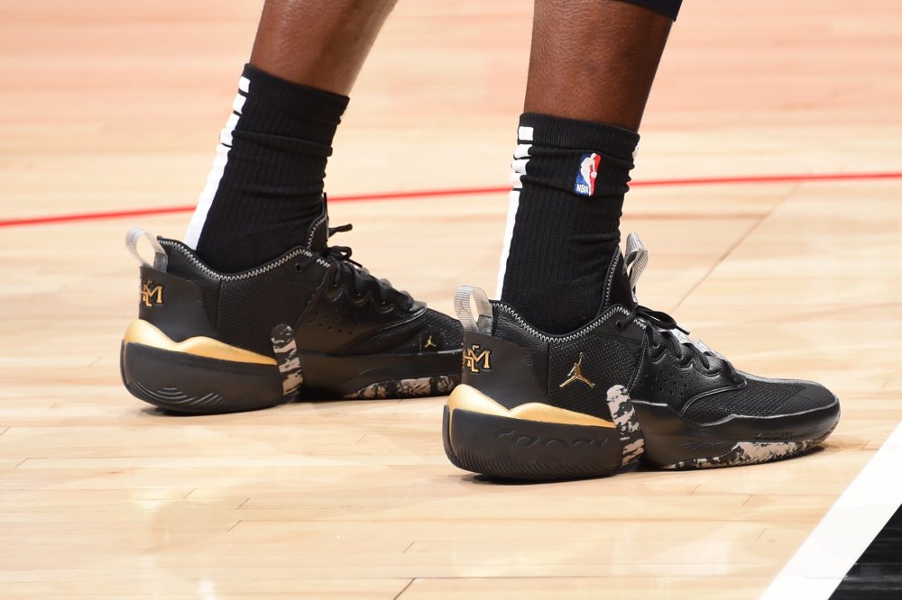 球鞋速递沃尔kobe6再战老东家阿德巴约上脚黑人月