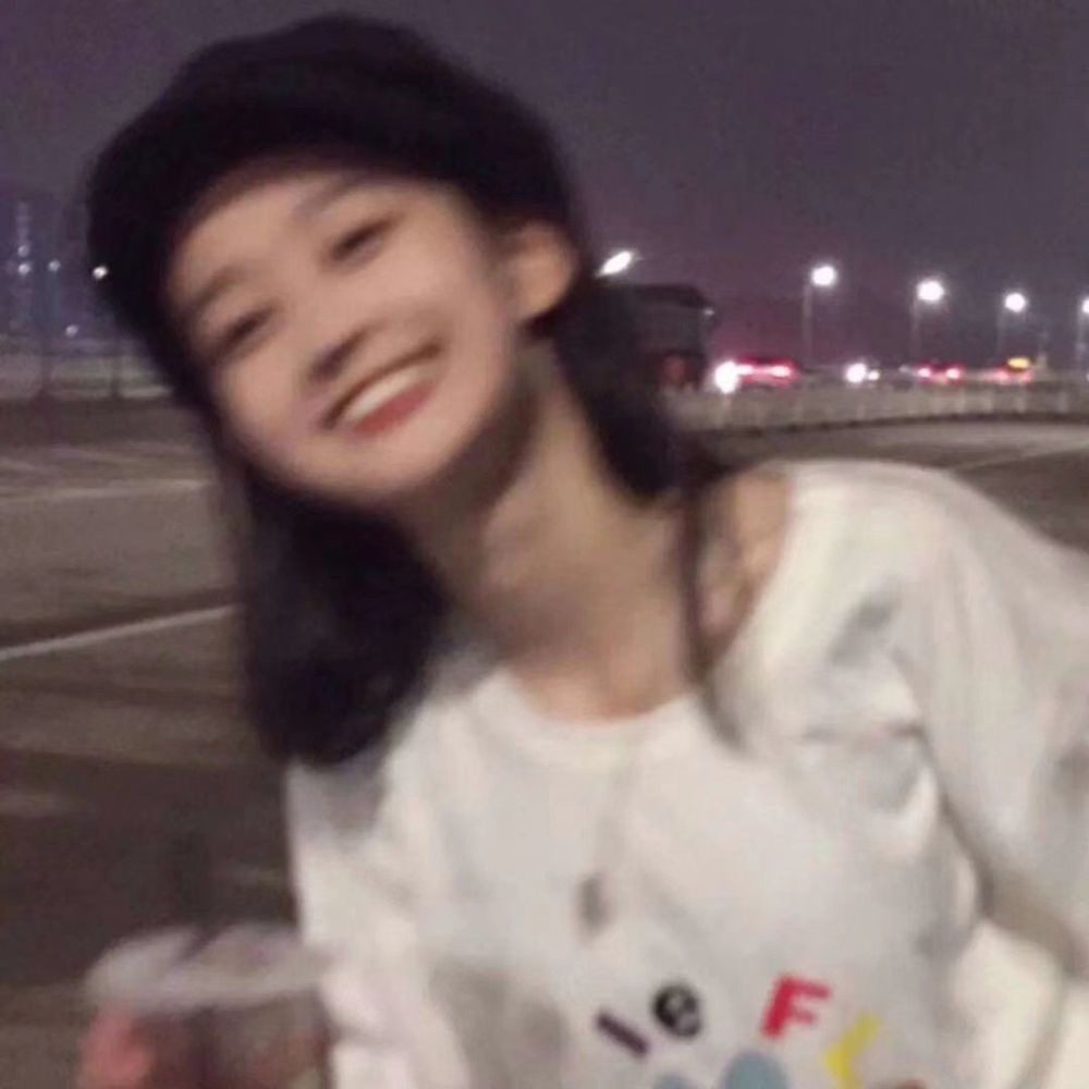 朦胧美感的女生头像超可爱