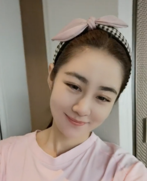 乡爱王小蒙近照认不出撞脸杨幂被疑整容懒理富豪老公入狱