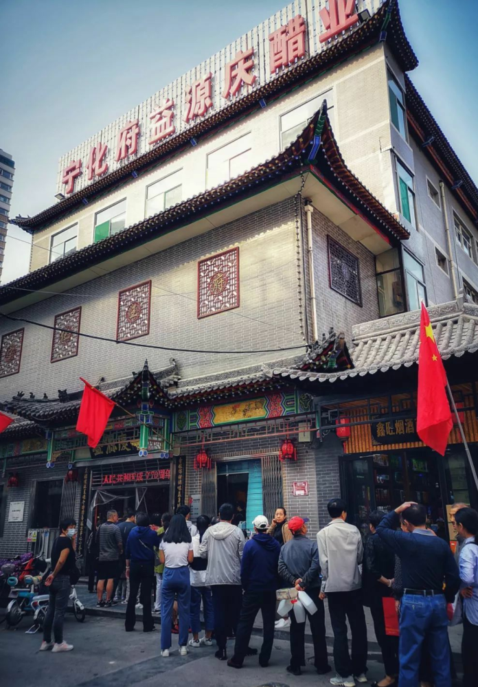 太原城内,宁化府醋业和老鼠街的元宵店前仍然客排长龙,郝刚刚羊杂割