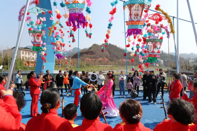 跳花灯秀旗袍遵义这里好热闹