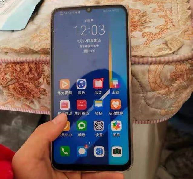 荣耀x10 max采用一块lcd材质屏幕,是一块rgbw护眼阳光屏,最高780nit