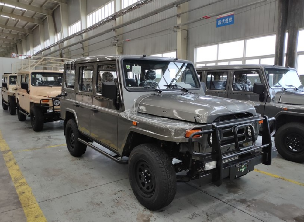 老北汽新感觉,212越野车百年纪念版!211马力香吗?_腾讯新闻