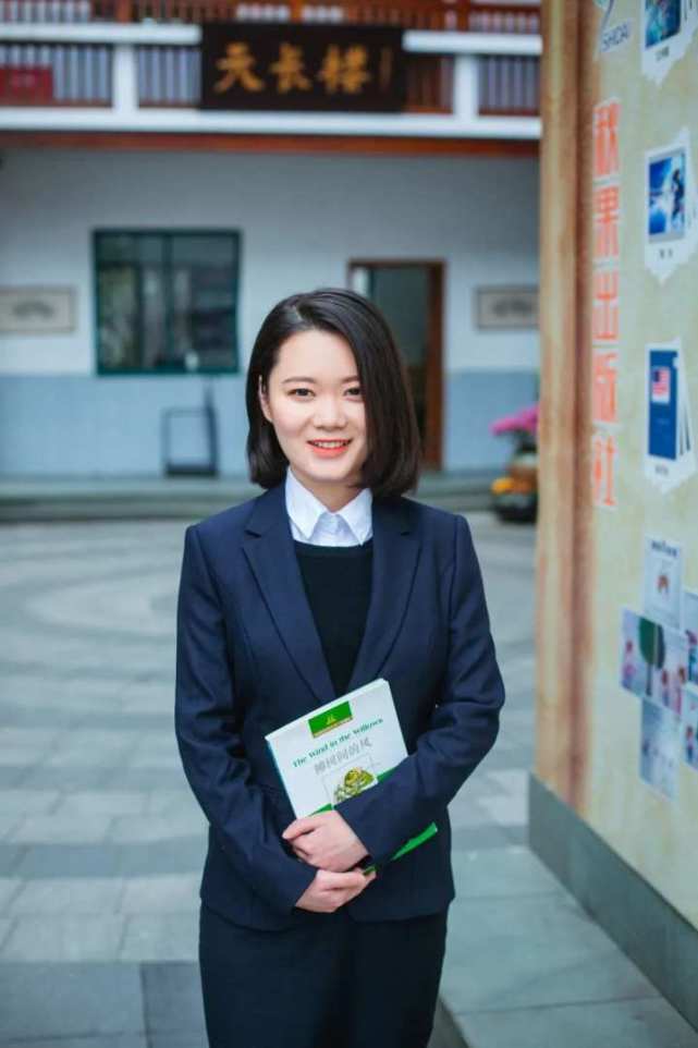 杭州一位美女班主任开发了一种币每个孩子都把它当成宝