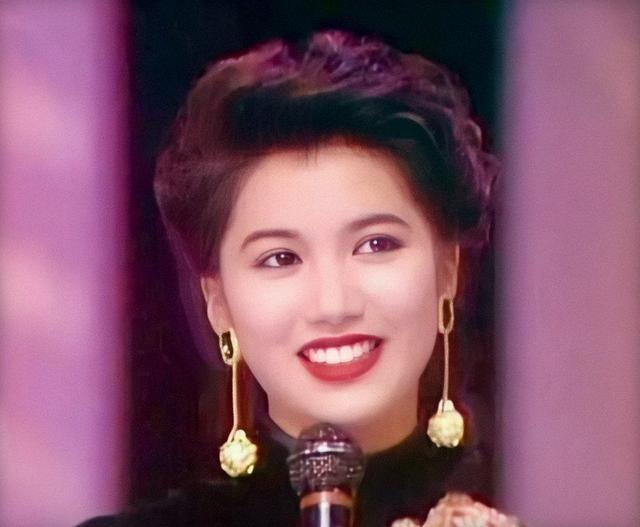 港姐袁咏仪与富豪的往事张智霖真的不介意吗