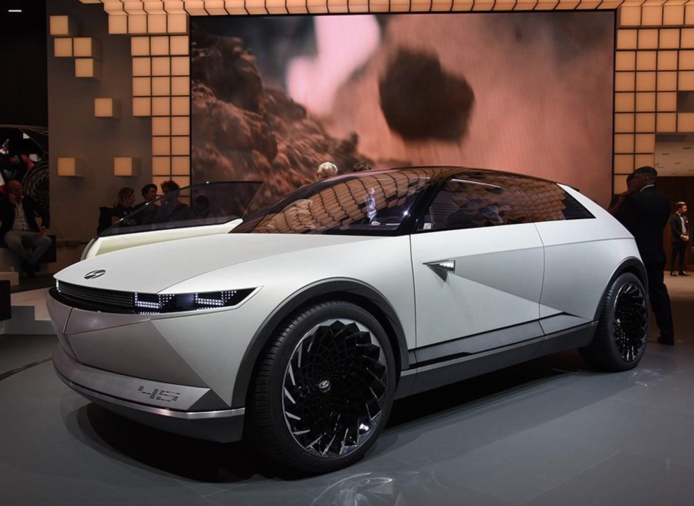 又一韩系纯电动suv,外观科幻,轴距3米,零噪音续航800公里