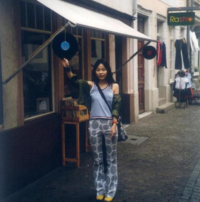 赵波:20岁离开家乡,与大16岁丈夫结婚,曾与姜文高晓松交往_腾讯新闻