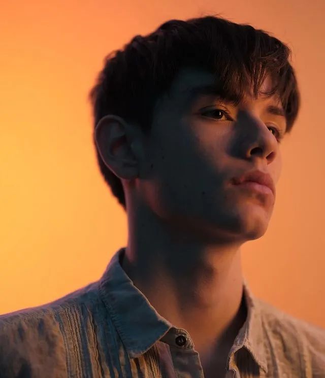 路易斯帕特里奇为prada走秀