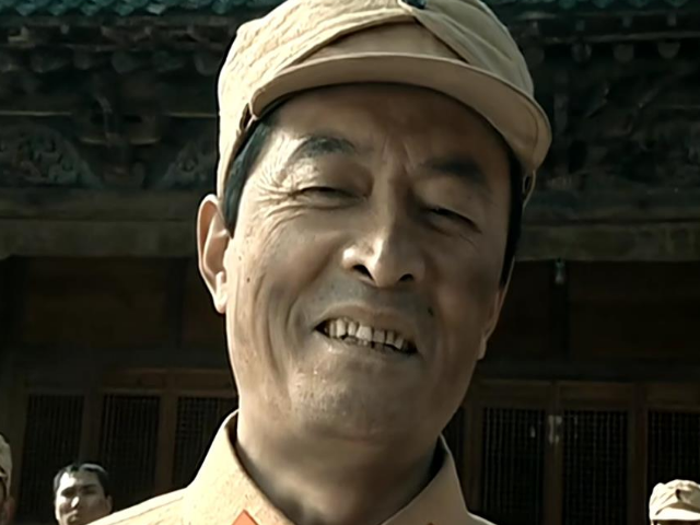 亮剑:常乃超被俘后,先是躲在俘虏,为何见了李云龙就敢摆谱?