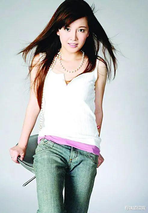 2007年,武警甩了唐笑两巴掌称:没有当场击毙她,已经很照顾了