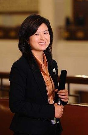 前央视主持人张泉灵:因一场乌龙病辞别