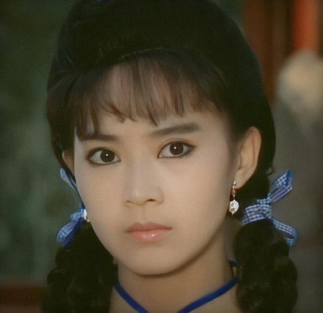 55岁婉君俞小凡近照,老公高大帅气,儿女没有遗传父母的好基因_腾讯