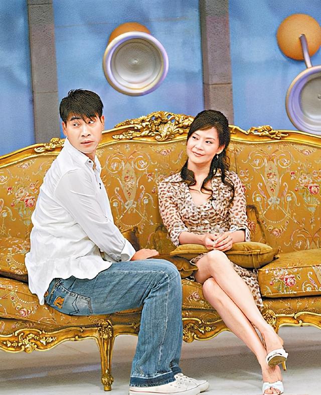 55岁婉君俞小凡近照,老公高大帅气,儿女没有遗传父母的好基因_腾讯