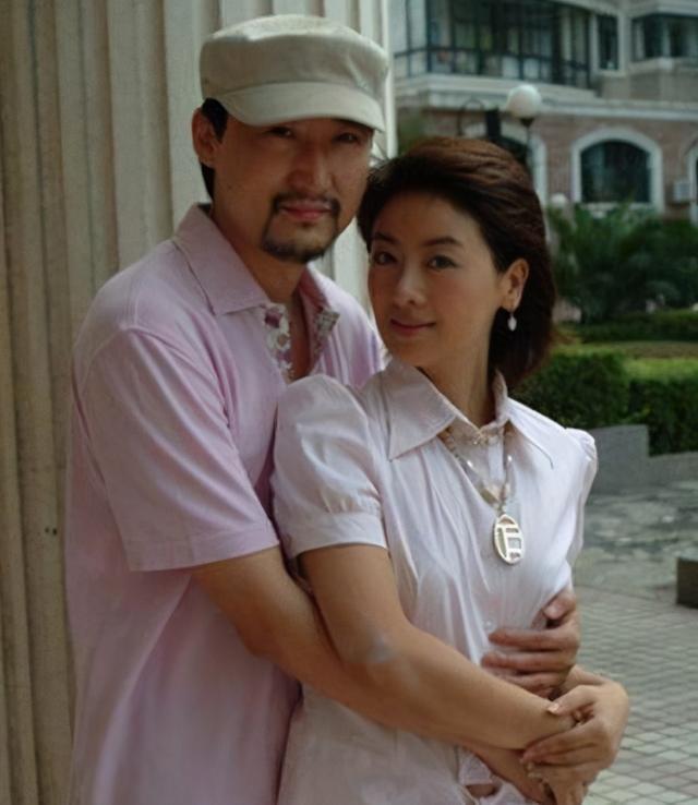 她因"杜冰雁"一炮而红,二婚带女儿嫁小老公,婚后被宠成小女生