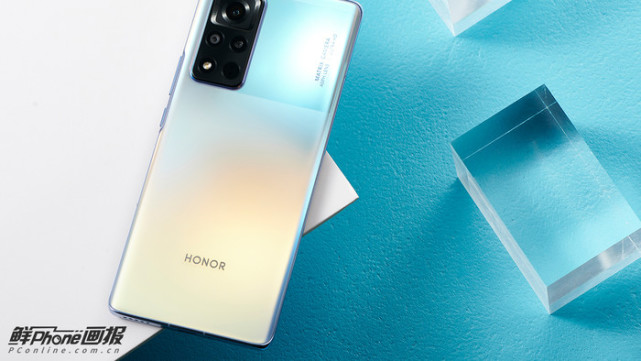 它们分别是一加8t,oppo reno5 pro ,荣耀v40,realme v15,首先来看主要