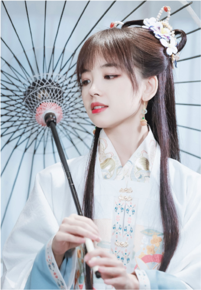 冰冰与网红梦幻联动,以古风造型贺新年.