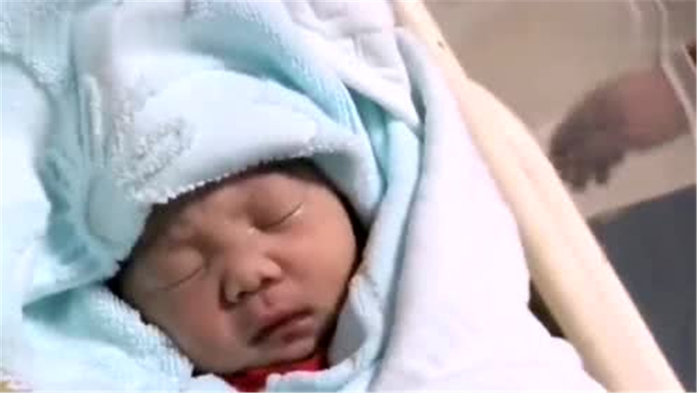 婴儿出生后三天七天十天睁眼有差别吗睁眼晚可能事出有因