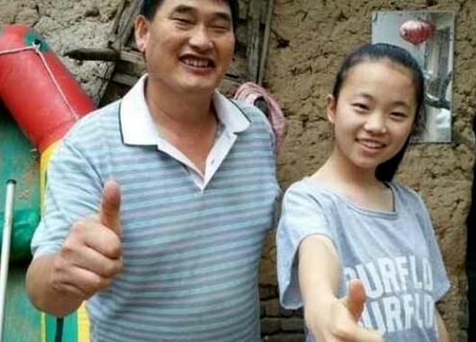 太突然了朱之文女儿并不丑千鸟格上衣尽显优势养女孩就该培养气质