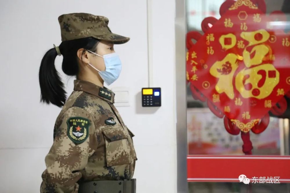 春节期间 女兵连主官带领干部站岗值勤 让辛苦一年的战士吃一顿"团圆
