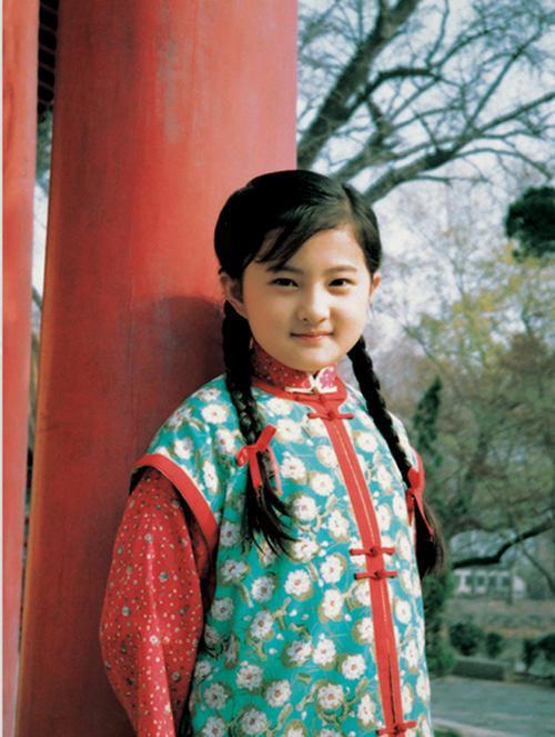 被琼瑶捧红的金铭撒贝宁曾发誓要娶她40岁的她依旧是单身