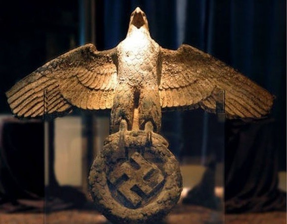 纳粹青铜鹰被捞出,收藏家出价3亿,德国强烈要求:立即归还