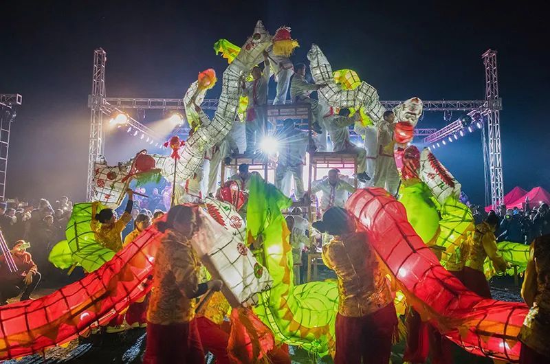 蚕灯舞姿婀娜 促进文旅融合_腾讯新闻