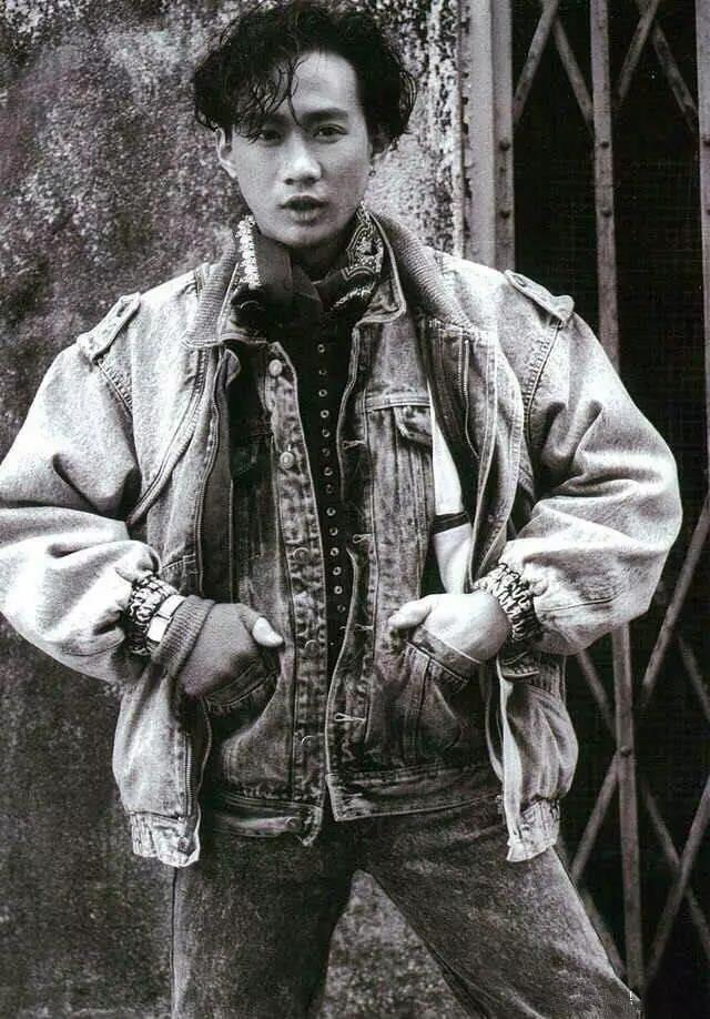 1993年,黄家驹从舞台摔落,去世前撒了一个谎,骗了粉丝整整28年_腾讯