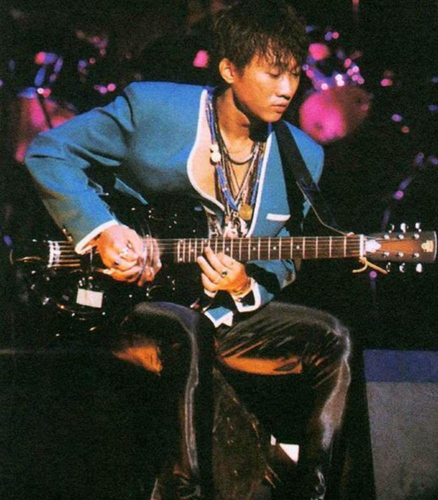 1993年黄家驹从舞台摔落去世前撒了一个谎骗了歌迷整整28年