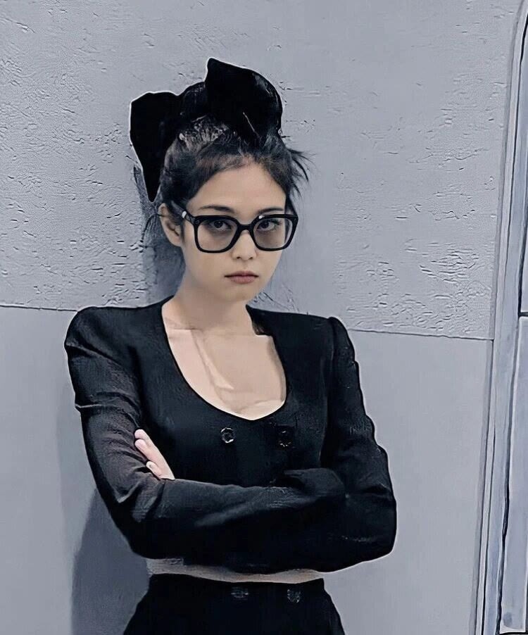 blackpink金智妮jennie|又是一组少见的美图,啾咪～_腾讯新闻