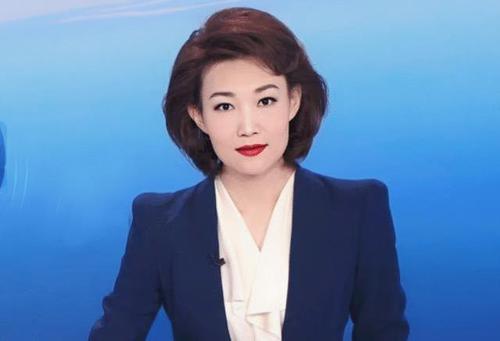 还记得新闻联播里的她吗戴了十多年假发摘掉后网友不淡定了