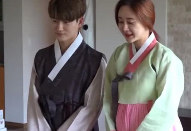 婆婆不在家躺公公腿上刘荷娜上演行为迷惑大赏