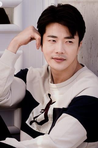 权相佑13岁儿子成大男孩 孙泰英为其培养一对儿女 与宋承宪是挚友