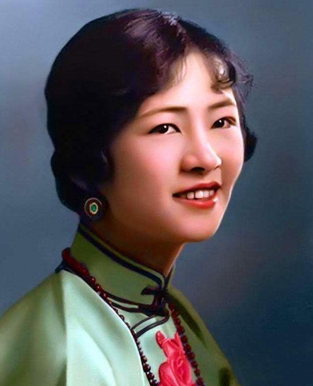 女神林徽因罕见彩照曝光第一张让人眼前一亮旗袍照惊艳了众人