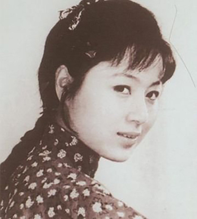 12岁开始流浪爱过三位贵人她一步步成女强人最后于38岁自杀