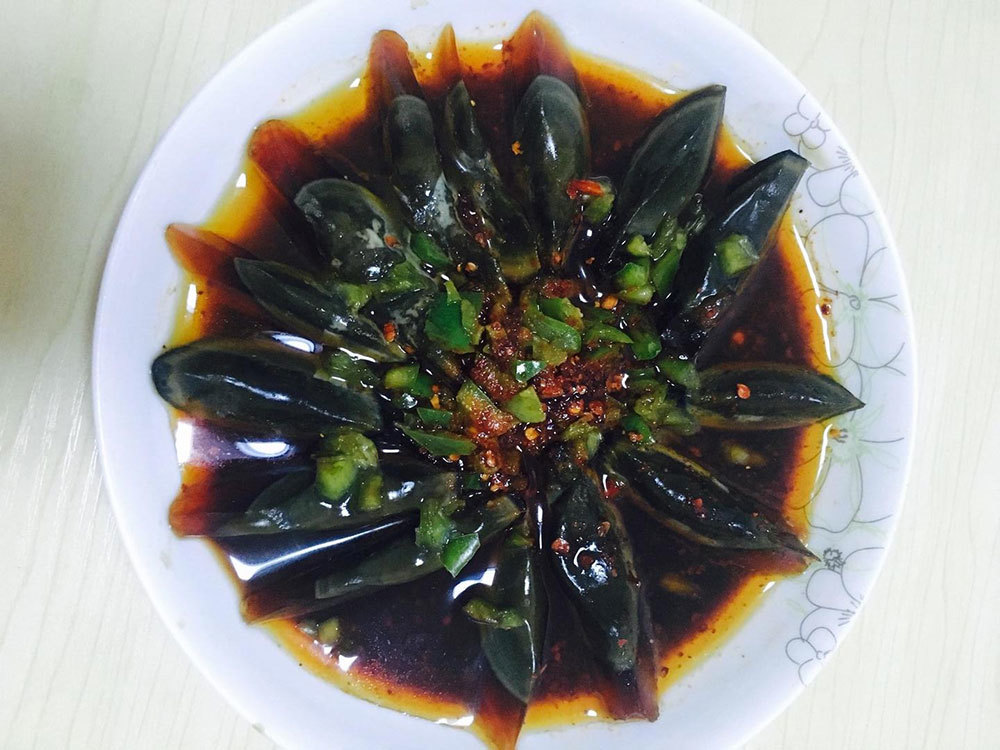 郭麒麟晒甜点30万人点赞皮蛋成焦点网友蘸白糖还是沥青