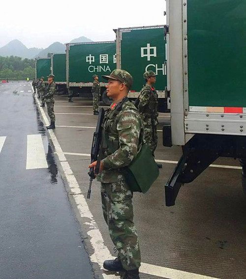 运钞车押运人员为啥只配防爆枪?而并非步枪,背后的真实原因是啥